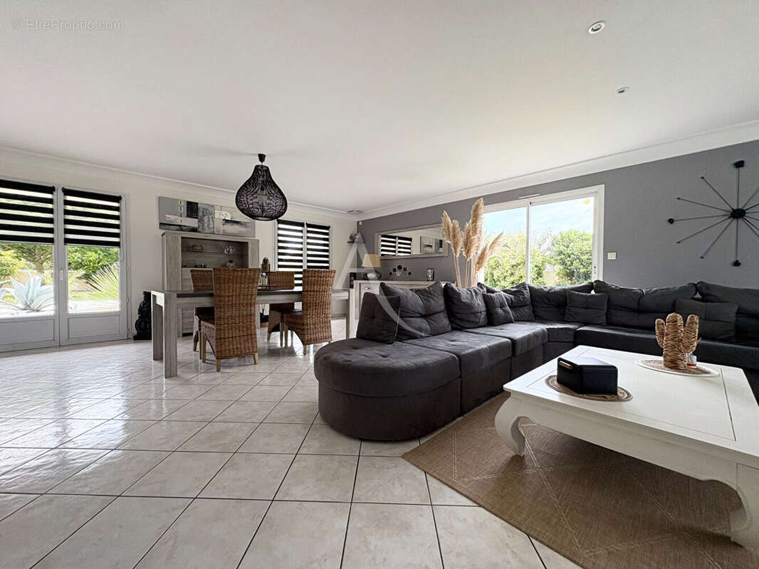 Maison à SAINTE-RADEGONDE-DES-NOYERS