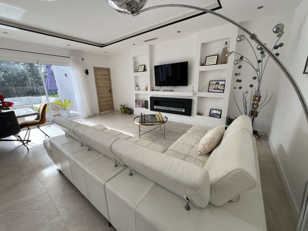 Maison à SILLANS-LA-CASCADE