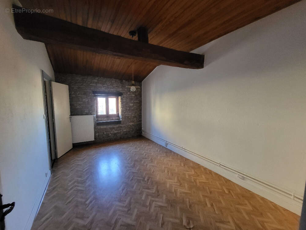 Appartement à PONT-DE-VEYLE