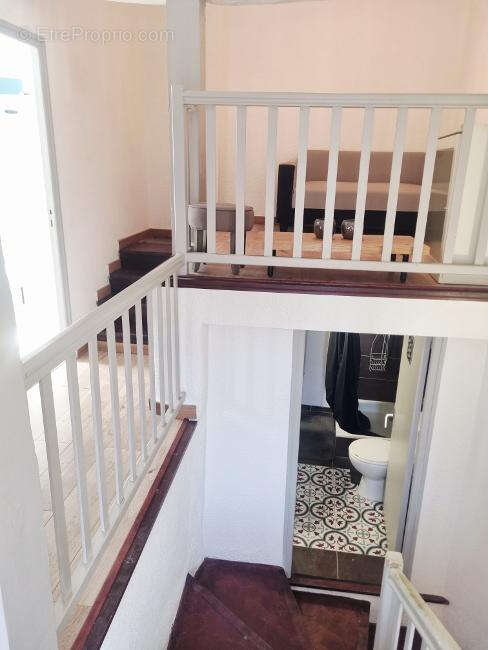 Affaire Draguignan Immeuble bon état 4 lots 3 studios et un F2 rapport rapport 1920€/mois soit 8% - photo 4