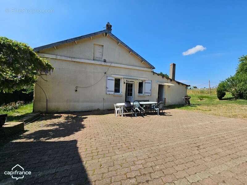 Maison à NOYEN-SUR-SARTHE