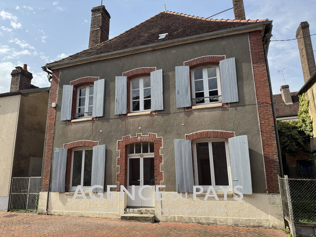 Maison à LA FERTE-LOUPIERE