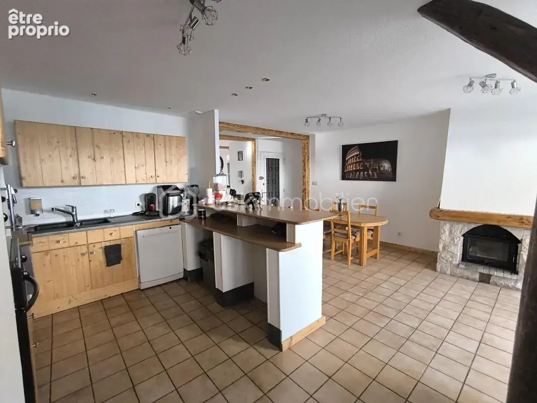 Coup de cœur : maison rénovée avec terrasse, jacuzzi et grand garage - photo 8