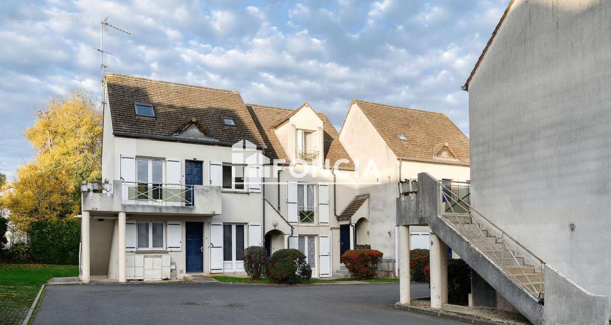 Appartement à VERT-SAINT-DENIS