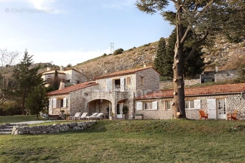 Propriete à vendre 6 pièces GOURDON (06), vue mer, jardin de 6000 m², garage - photo 4