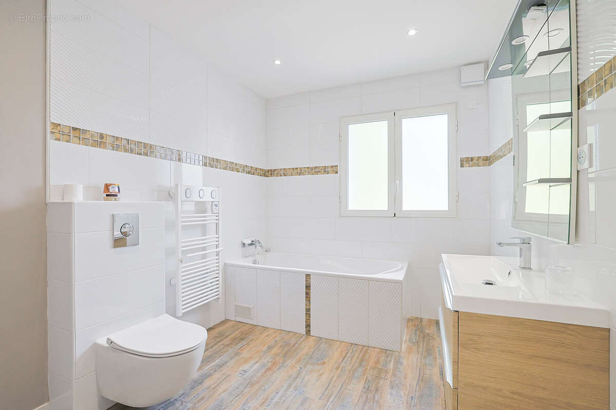 Maison à LA ROQUEBRUSSANNE