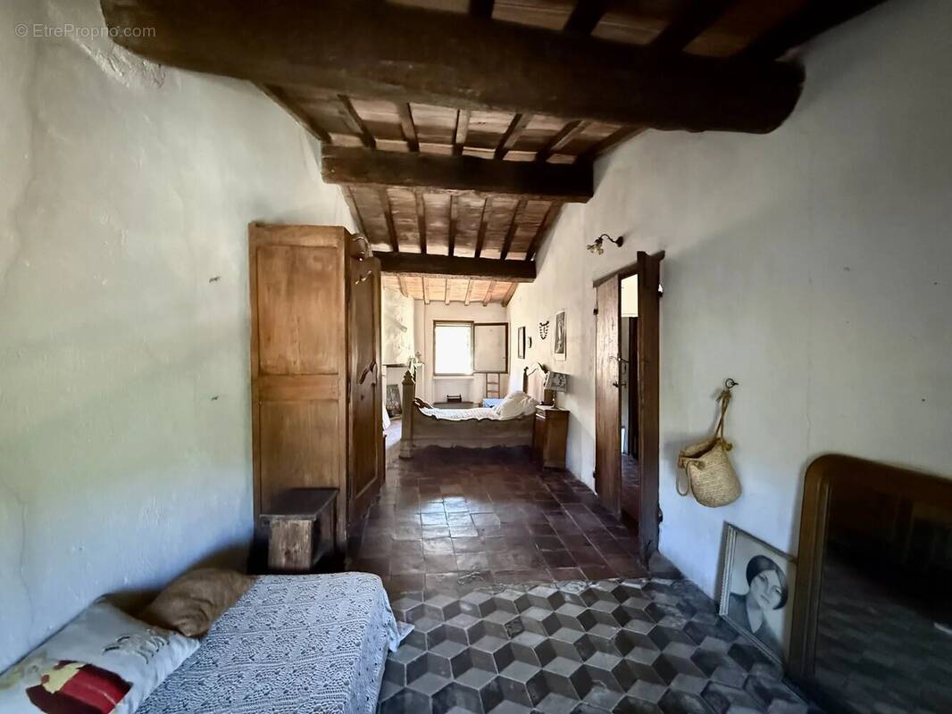 Maison à FEUILLA