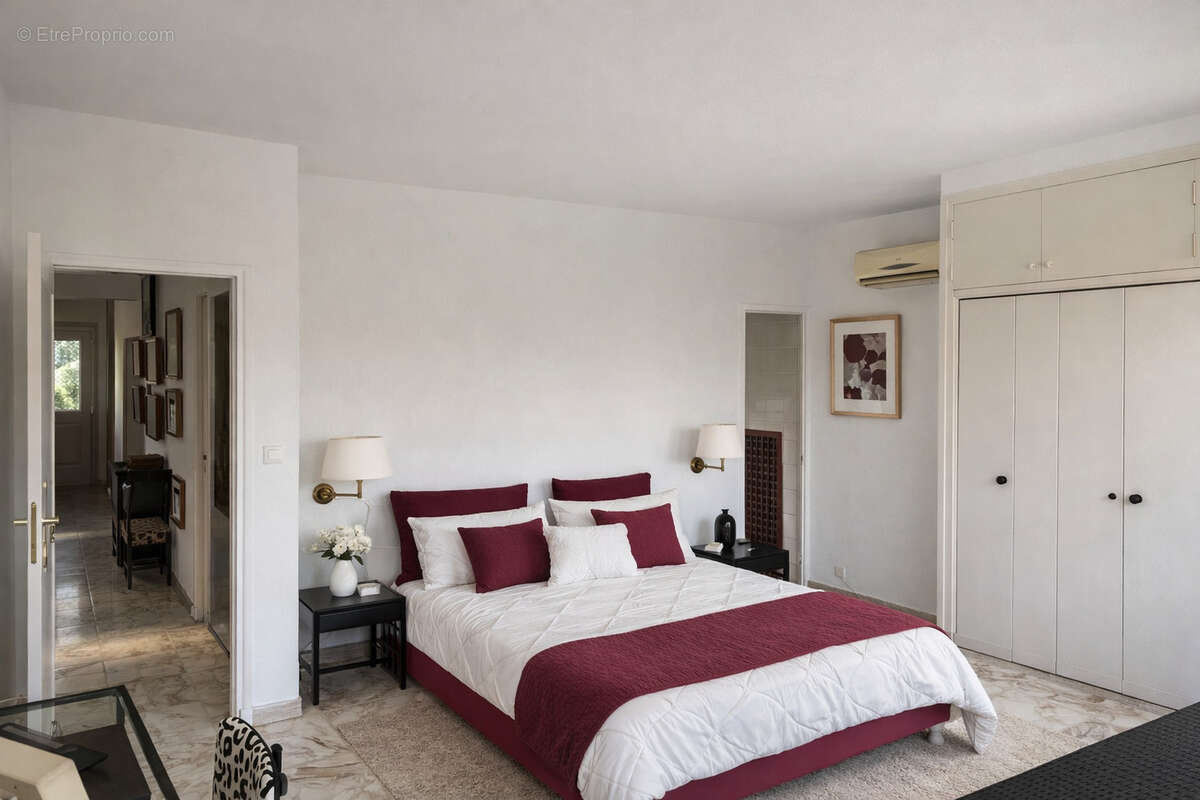 Maison à ROQUEBRUNE-SUR-ARGENS