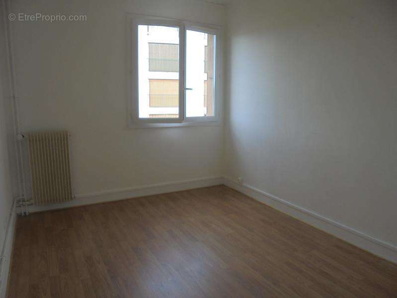 Appartement à YZEURE