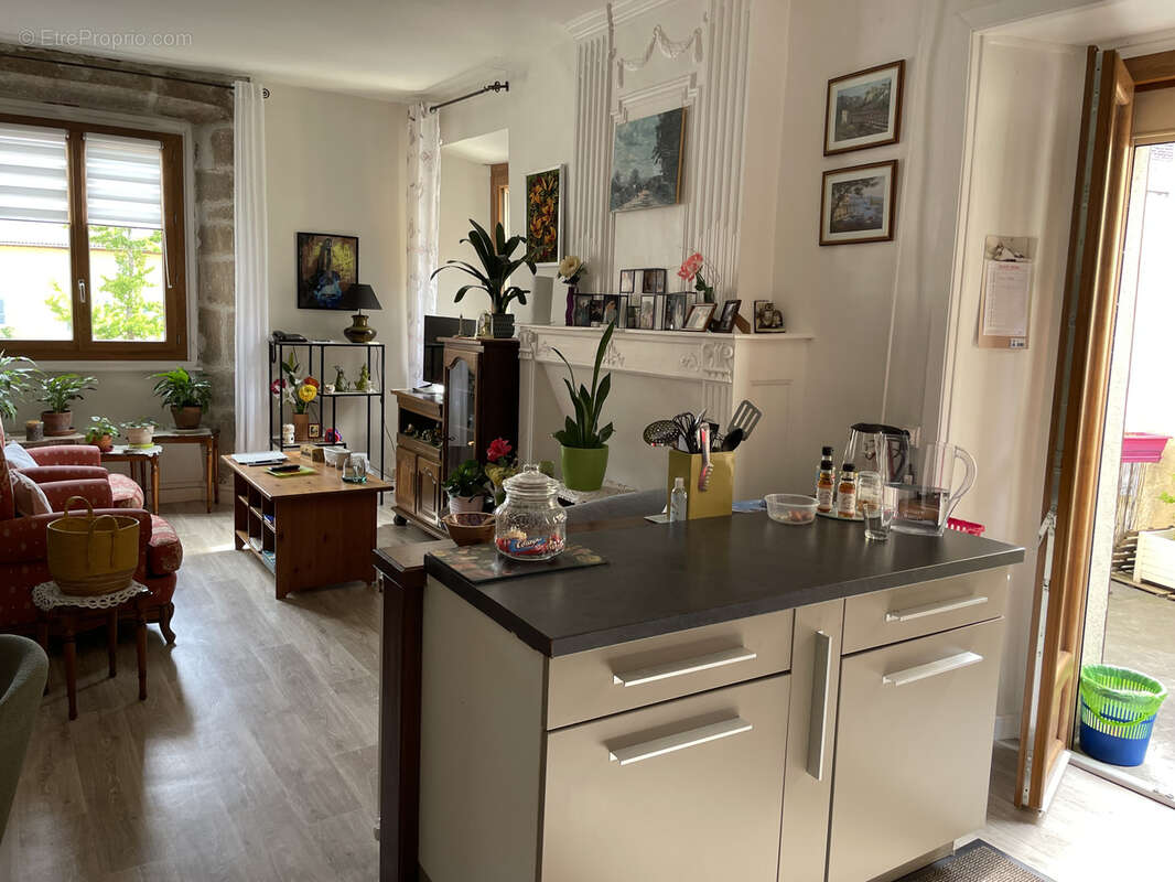 immeuble de 246 m2 - 8 pièces - photo 5