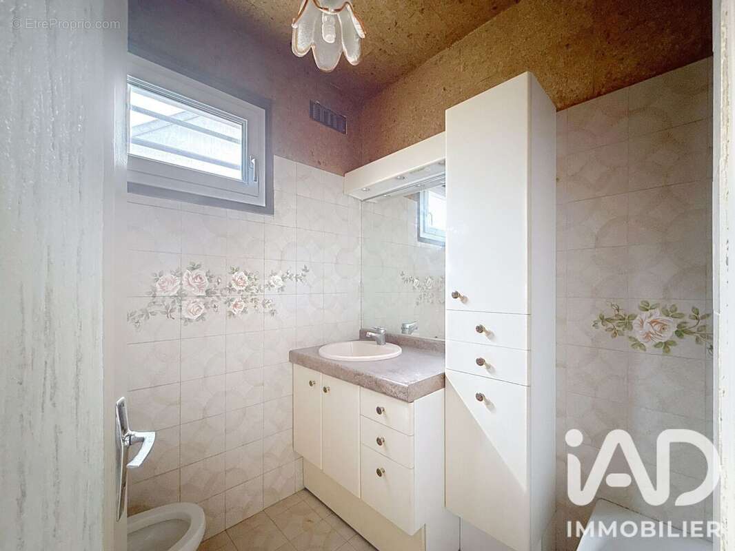 Maison 112 m² à Reau  - photo 4