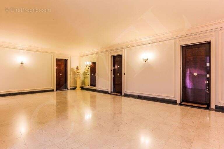 Appartement à PARIS-8E