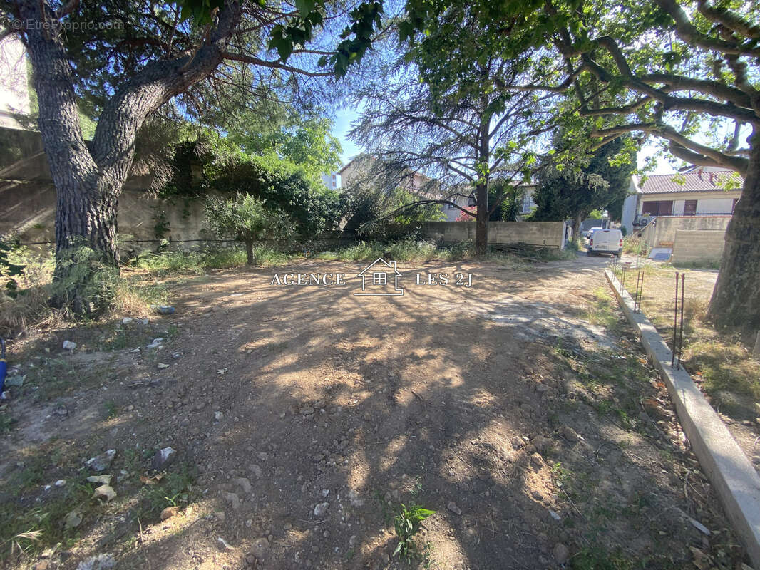 Terrain à MARSEILLE-11E