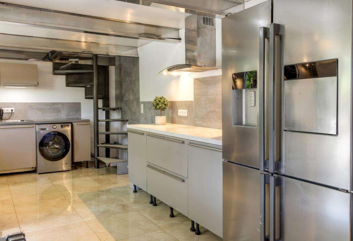 Maison de caractère de 175 m² avec appartement indépendant, jardin, jacuzzi et garage – carros village - photo 22