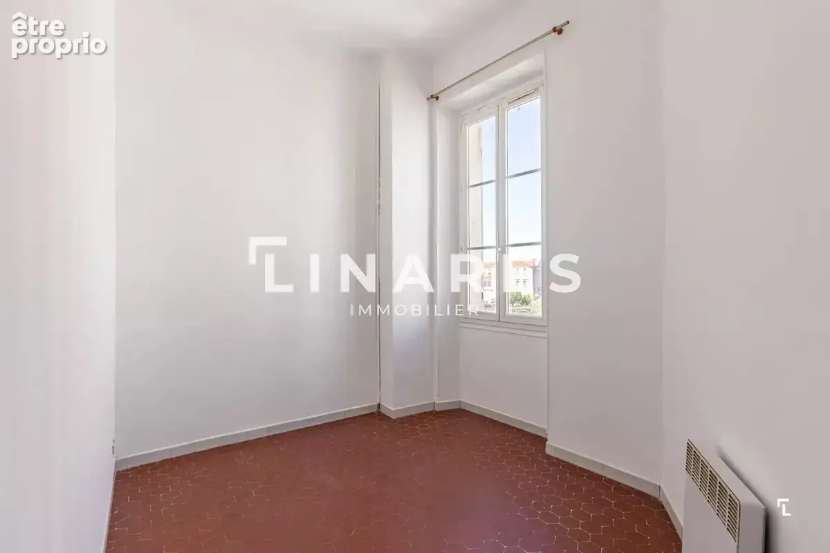 À DEUX PAS DU PORT - Appartement T3 de 52m2 - 13002 Hôtel-de-Ville - photo 8