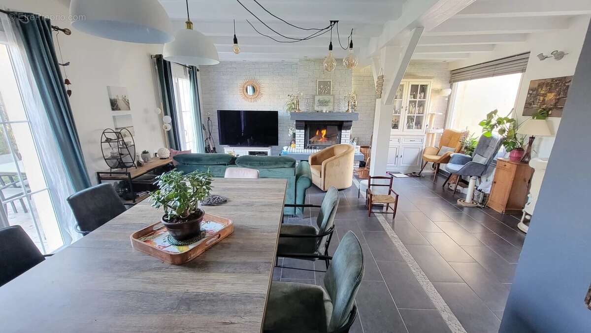 Maison à COUBRON