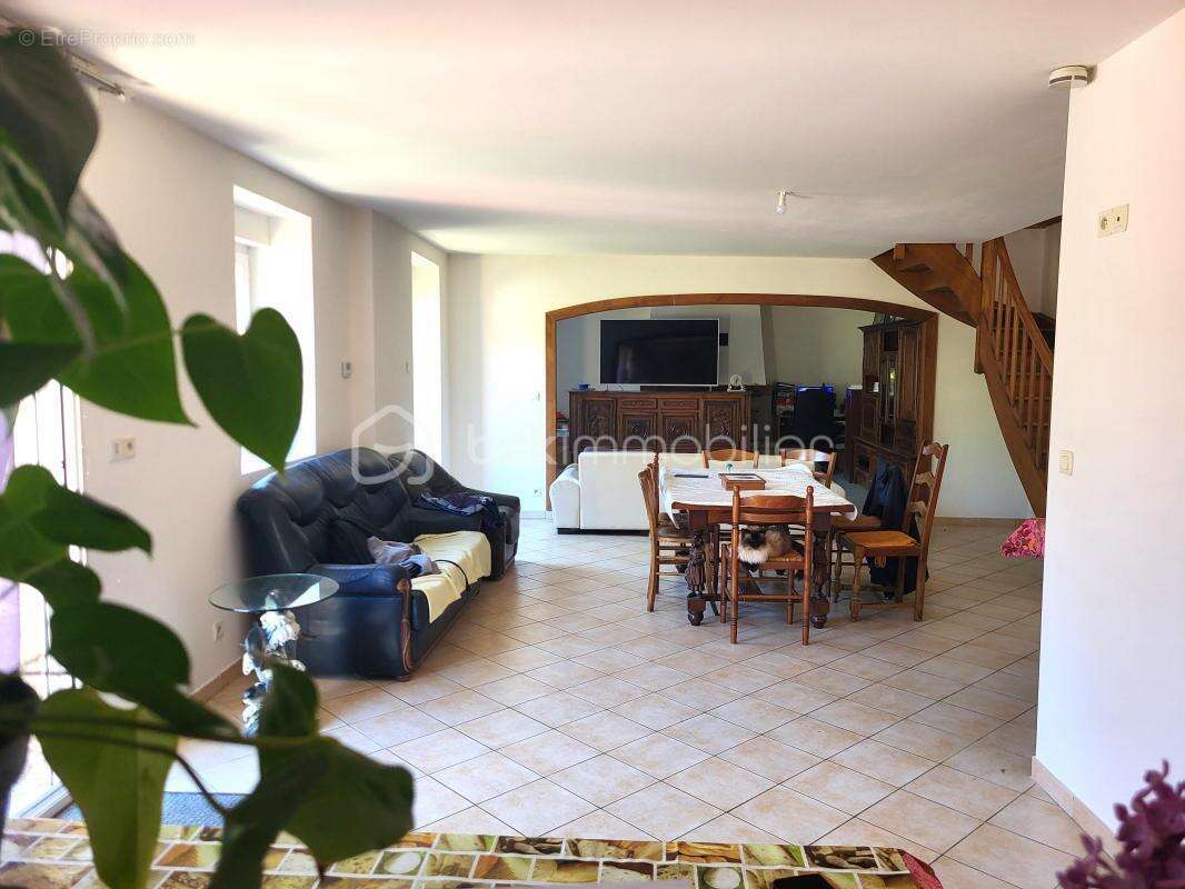 Maison à SAINT-BRICE-DE-LANDELLES