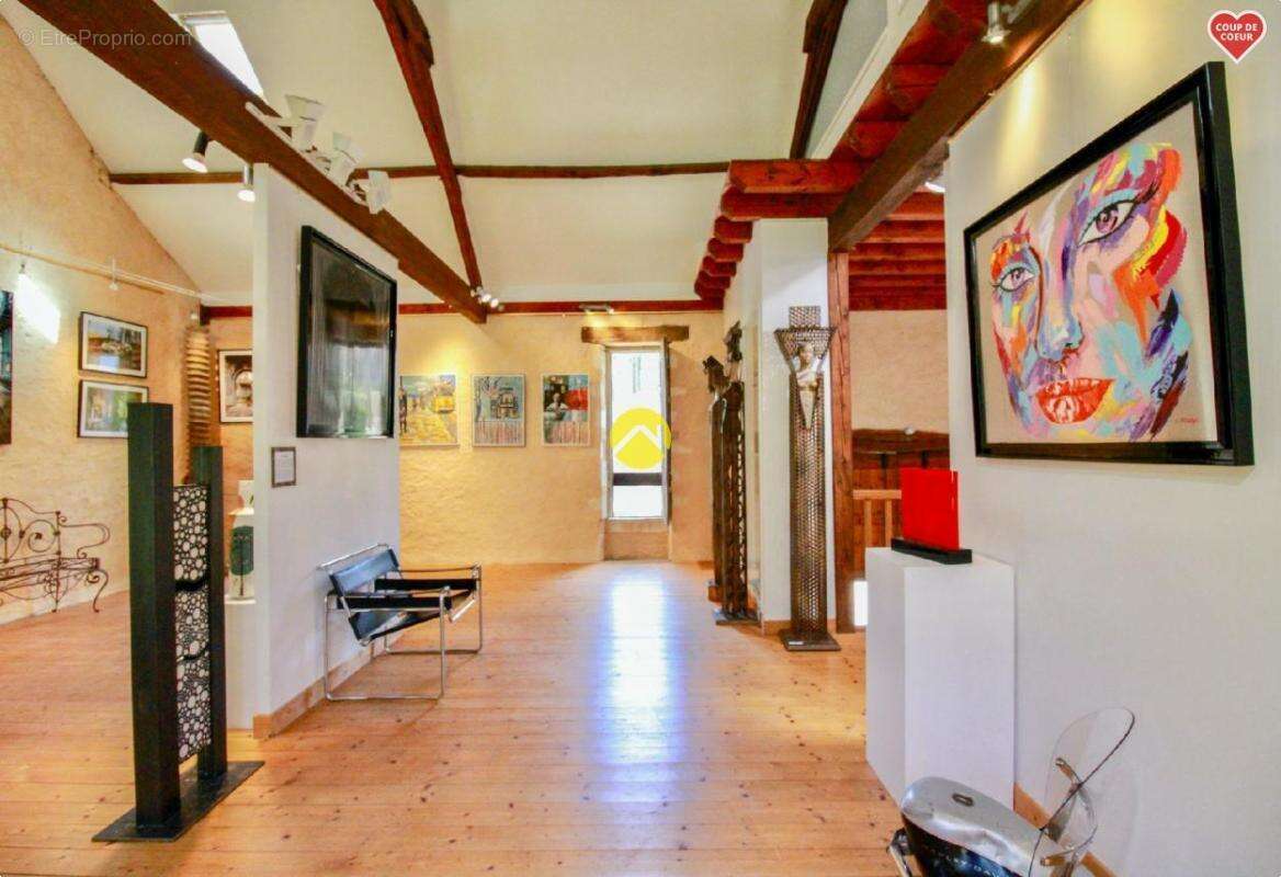 Commerce à LE BUISSON-DE-CADOUIN