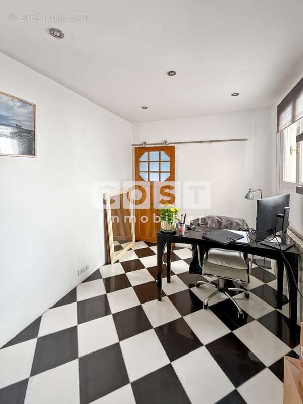 Appartement à LA GARENNE-COLOMBES