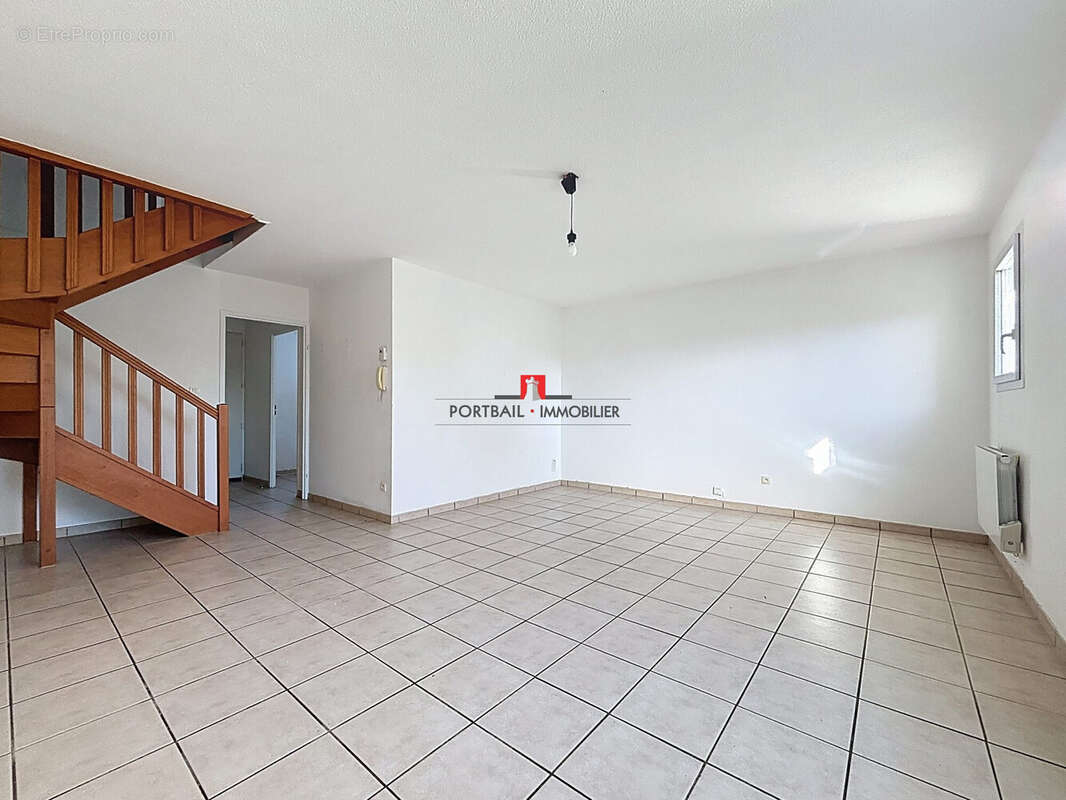 Maison à SAINT-MARTIN-LACAUSSADE