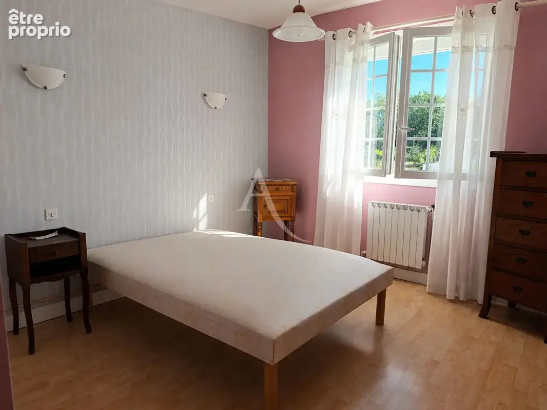 Maison familiale avec dépendance indépendante et grand terrain - photo 7