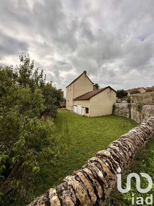 Photo 2 - Appartement à SALORNAY-SUR-GUYE