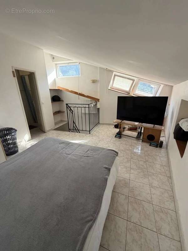 Appartement à PUGET-THENIERS