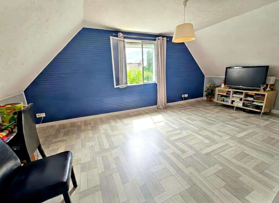 MONDREPUIS (02) -  Vente pavillon individuelle, semi-plain-pied avec 6 chambres , sous-sol  et jardin de près de 10 ares  - photo 6