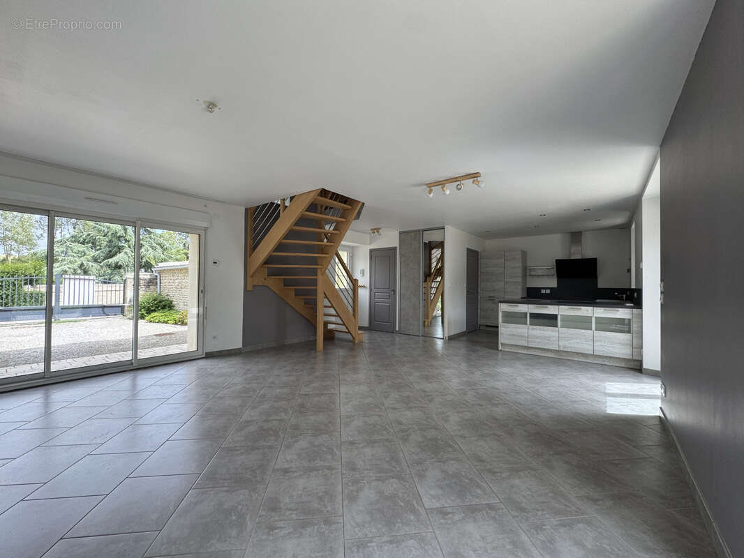 Maison en pierre familiale - quartier calme - photo 20