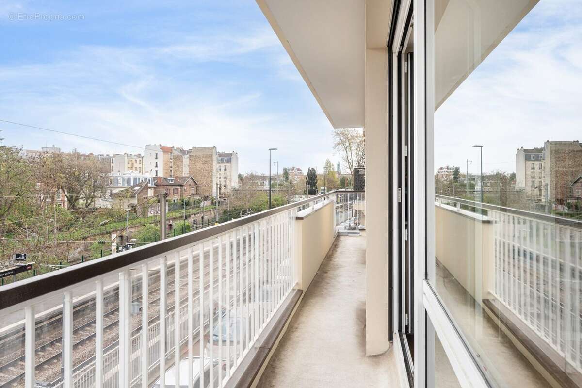 Appartement à LA GARENNE-COLOMBES