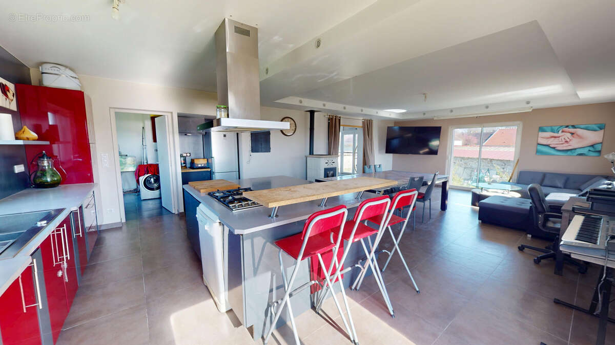 Maison familiale de 145 m2 (255 m2 utiles) avec piscine   Terrain de 880 m2   Vernou-la-Celle-sur-Seine (77670 - photo 2
