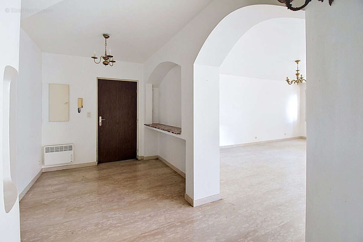 A VENDRE DRAGUIGNAN Appartement 2 chambres 127 m² avec garage et ascenseur - photo 12