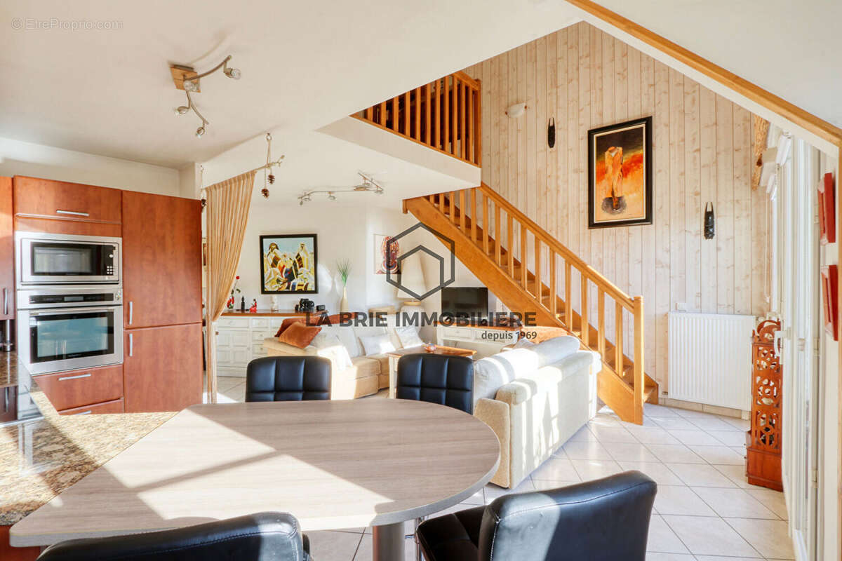 Appartement à BRIE-COMTE-ROBERT