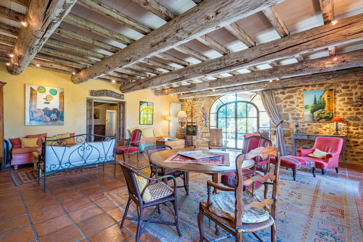 Maison à SAINTE-CECILE-LES-VIGNES