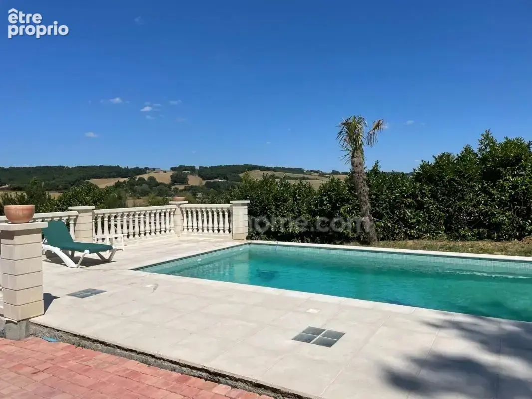 Maison, ferme à rénover, piscine, terrain de 1 900 m² - photo 3