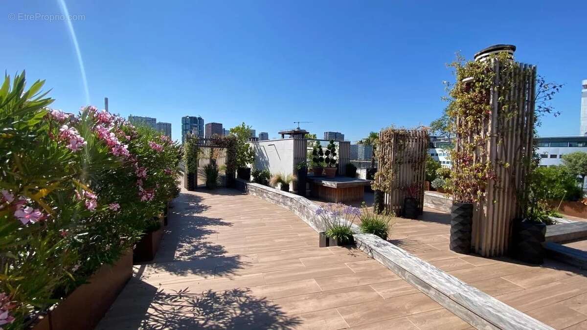 Appartement à PARIS-16E