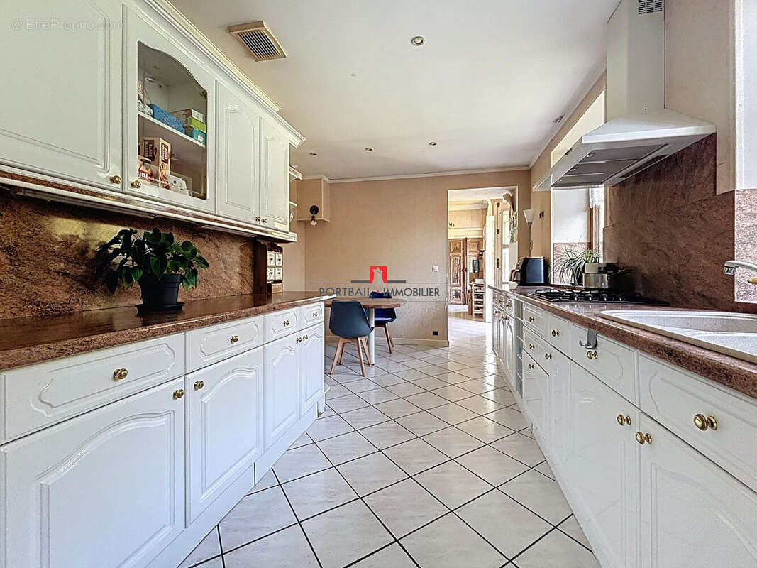 Maison à SAINT-SEURIN-DE-CURSAC