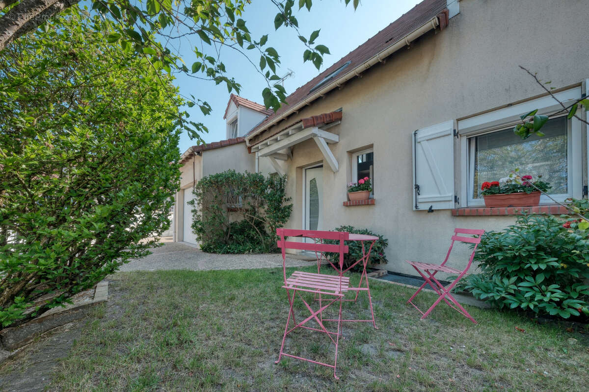 Maison à BRIIS-SOUS-FORGES