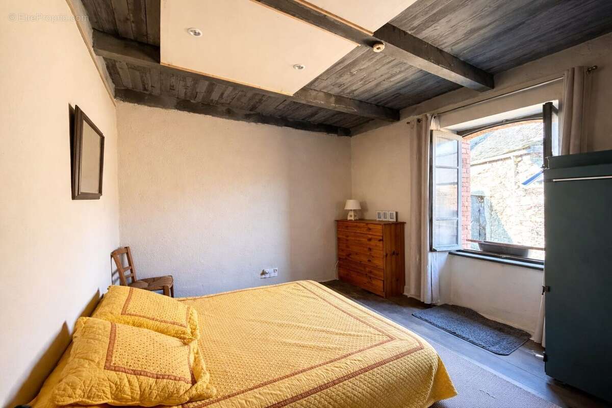 Maison à LA SALVETAT-PEYRALES