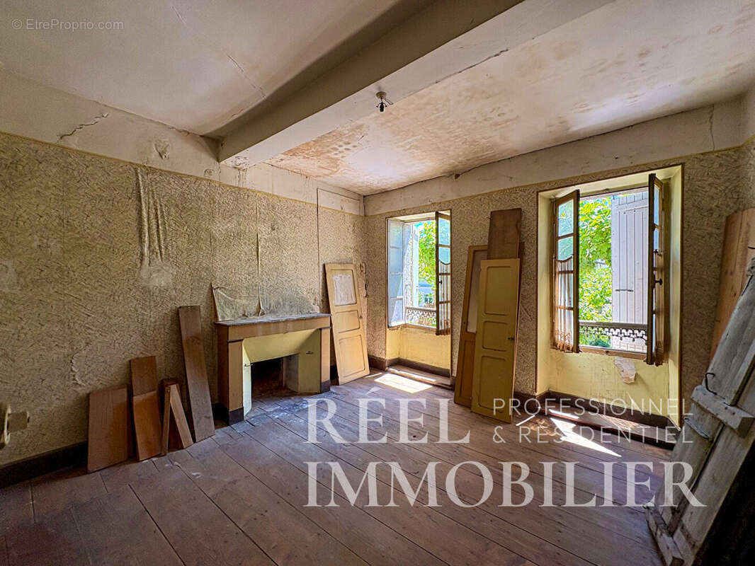 Immeuble de caractère de 472 m² - Coeur de Vic-Fezensac - photo 4