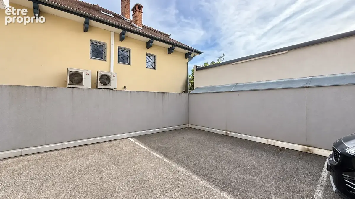 VOIRON, T2 terrasse + parking - photo 7