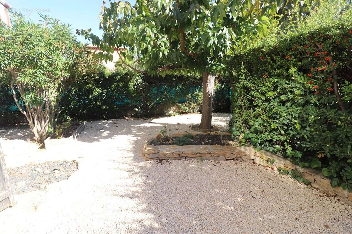 Appartement à SAINT-CYR-SUR-MER