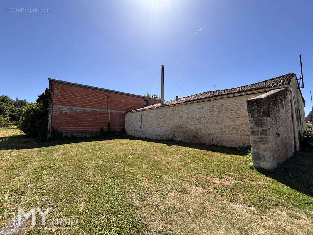 ST PEY DE CASTETS : Ensemble immobilier avec commerce et dépendances - photo 25