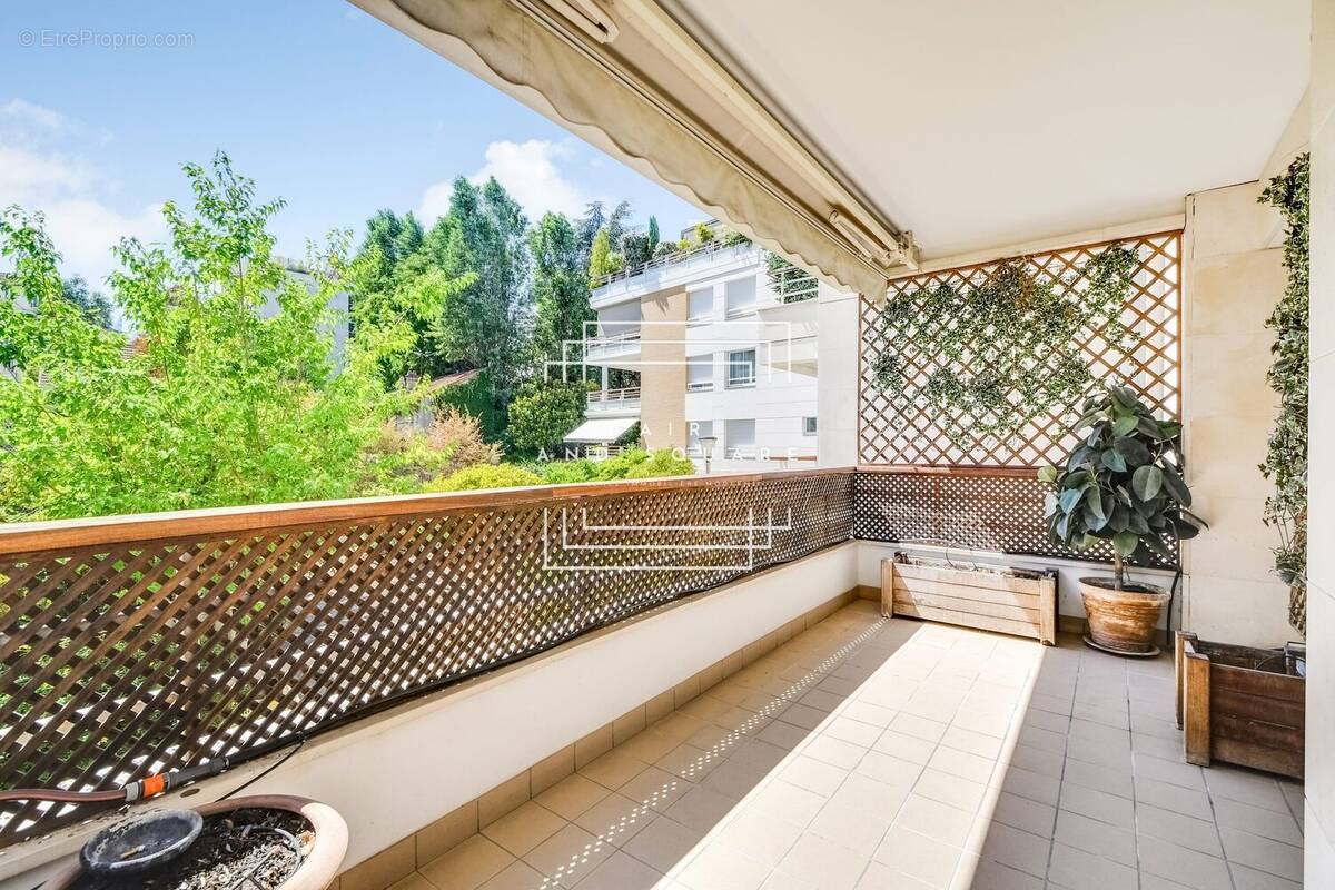 Appartement à NEUILLY-SUR-SEINE