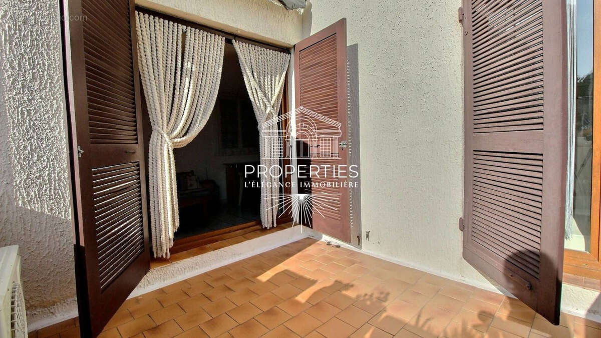 Appartement à BORMES-LES-MIMOSAS