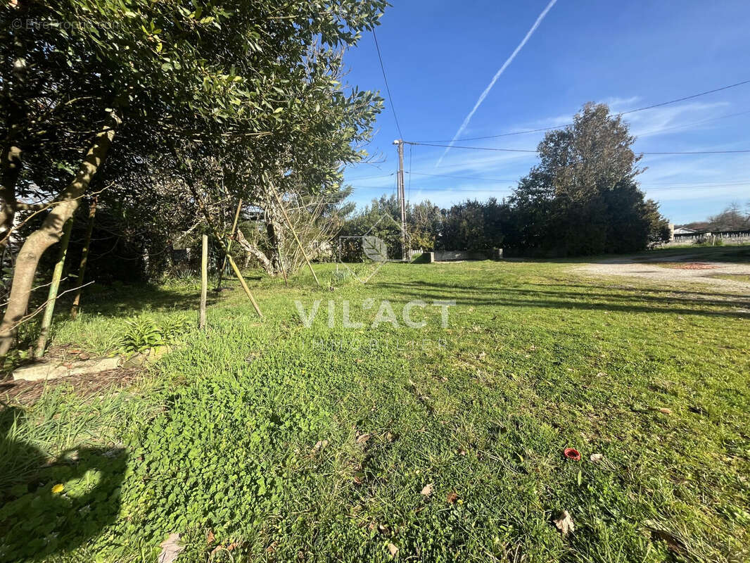 Terrain à SAINT-LAURENT-MEDOC