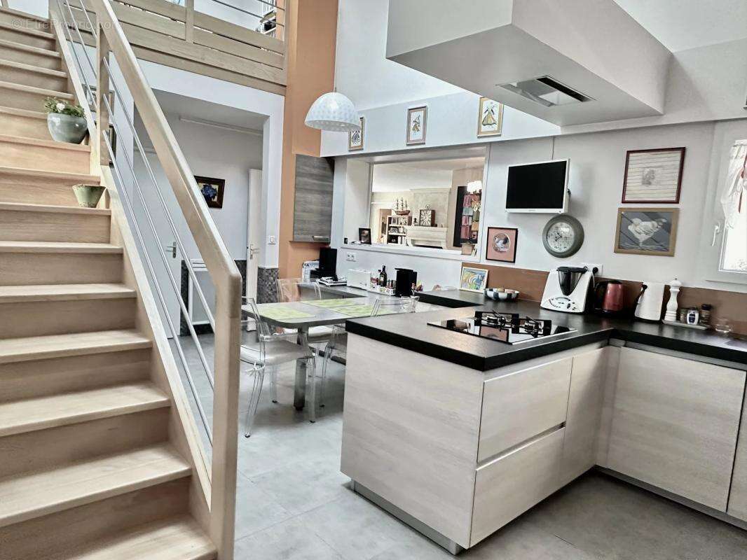 À vendre : Maison de plain-pied avec piscine et grand terrain paysagé au Cellier - photo 5