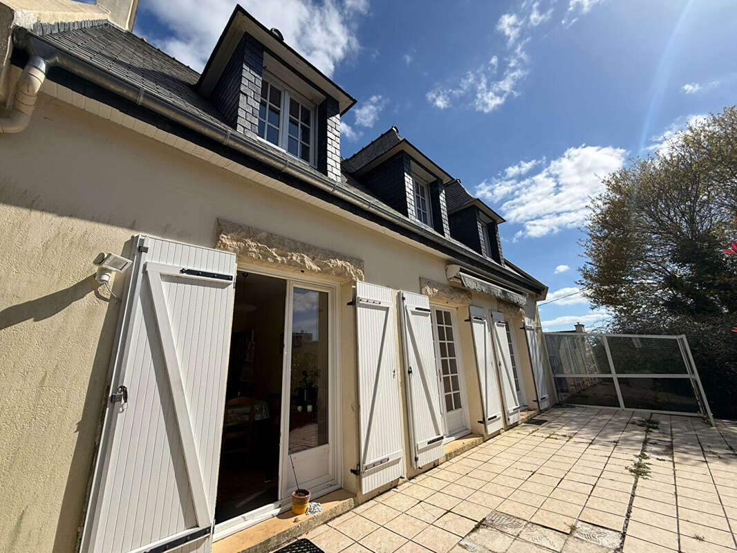 Maison à LE RELECQ-KERHUON