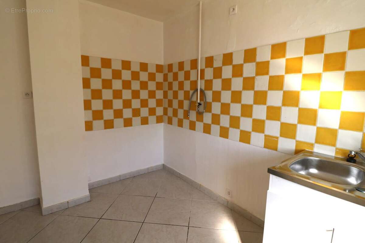 Appartement à MARSEILLE-4E