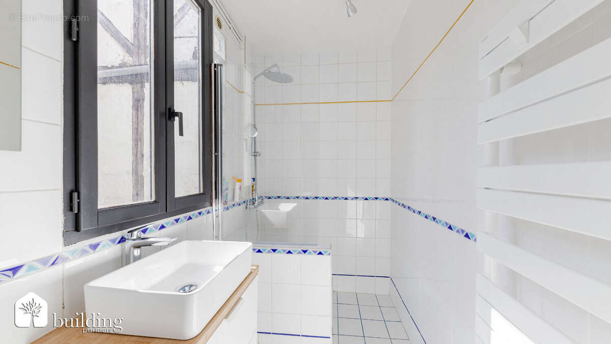 À vendre - Levallois-Perret Parc des 5 Continents - Maison ancienne rénovée avec terrasses de 139 m² - photo 14